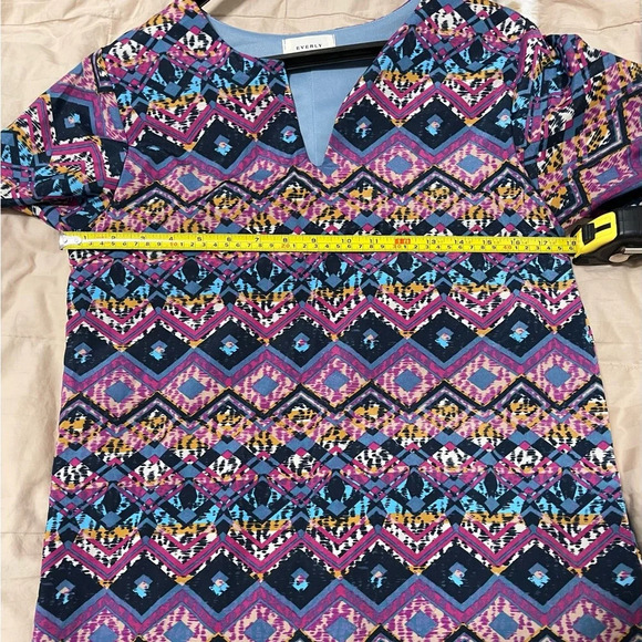 EVERLY-Notch V-Neck Shift Dress Purple Tile Print-Sz.M - Picture 10 of 14